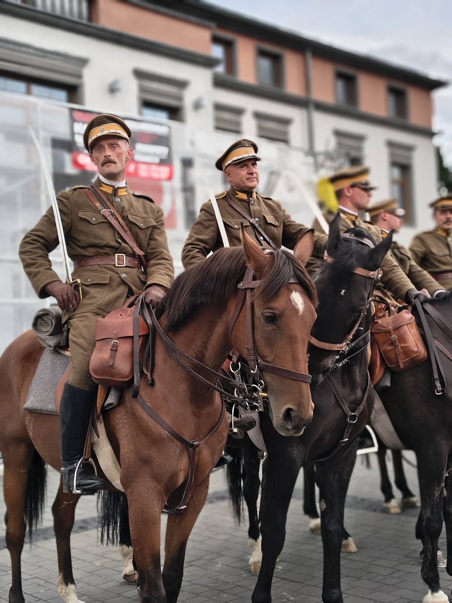 Przejazd kawalerzystów przez Wojsławice